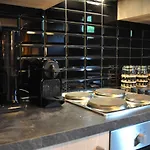 Maison Le 30 *