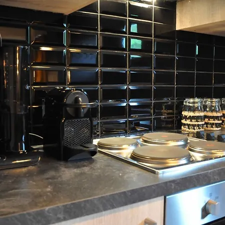 Maison Le 30 *