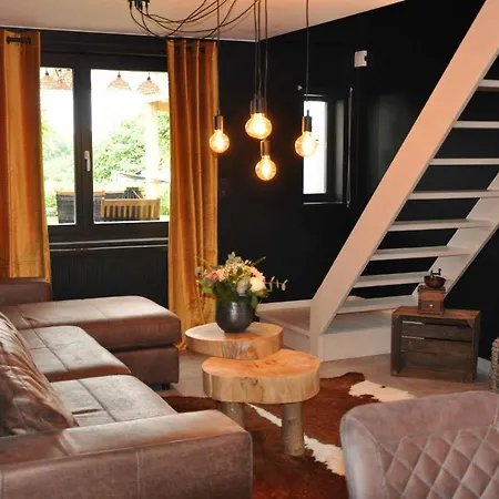 Maison Le 30 *